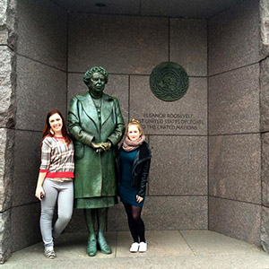 Students with statue of Eleanor Roosevelt